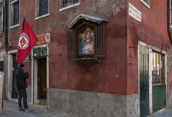 Italy Venice Side alleyway at the Fondamenta de la Tana -335 Corner house with communist party