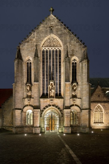 Hildesheim, Cathedral, northern transept at night