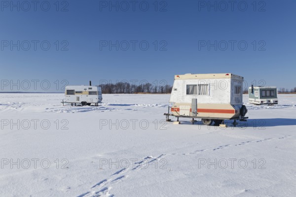 Winter, caravan trailer on the Saint Lawrence River, Province of Quebec, Canada, North America