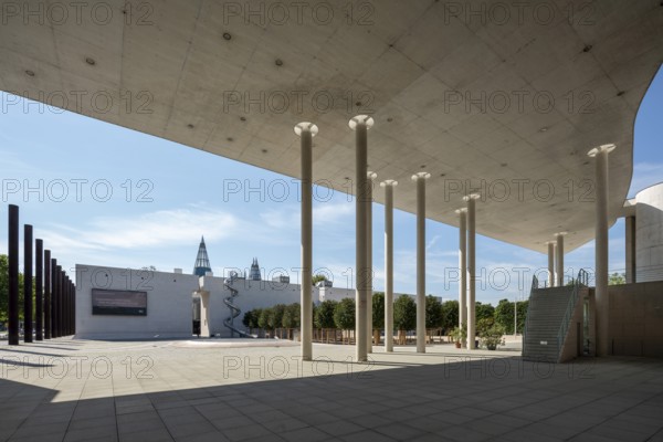 Bonn, Museumsmeile, art museum Bonn, built in 1992 by Axel Schultes, view of the Bundeskunsthalle