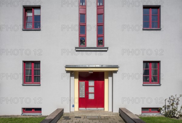 Celle, Italian Garden housing estate by Otto Haesler, completed in 1925, six-family house, street