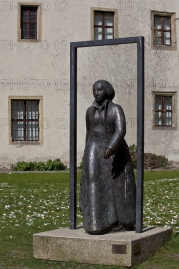 Wittenberg Lutherhaus 79665 Hof Bronze sculpture of Katharina von Bora 1999 by Nina Koch