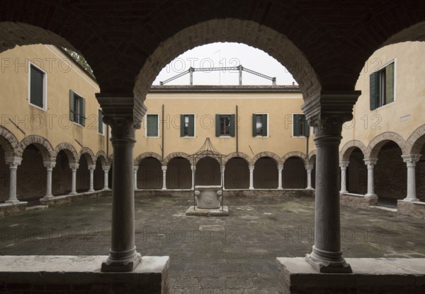 Italy Venice Castello district -92 San Francesco della Vigna western cloister back top old