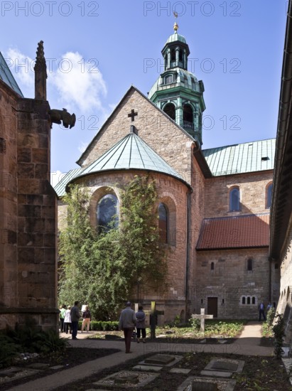 Hildesheim Cathedral 71766 Apse from east-north-east in front of TAUSENDJÄHRIHRGER ROSENSTOCK left
