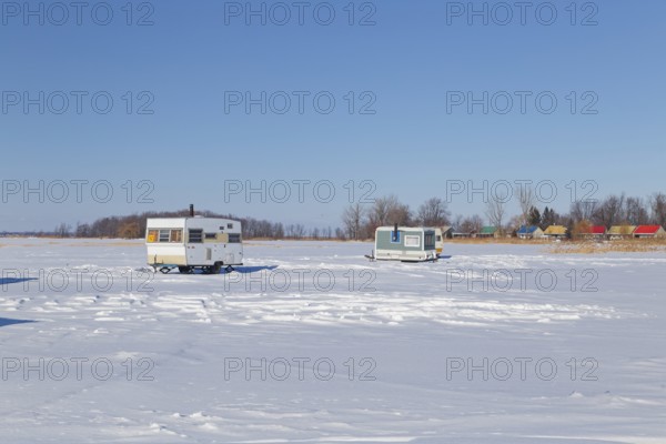 Winter, caravan trailer on the Saint Lawrence River, Province of Quebec, Canada, North America