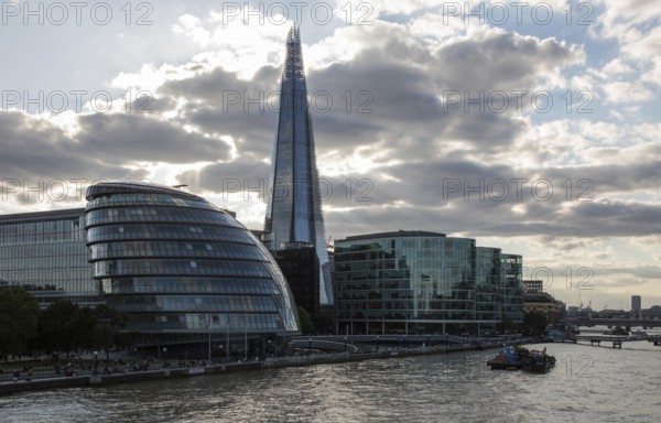 London, view over the Thames, skyscraper THE SHARD 2009-2012 by Renzo Piano, on the left circular