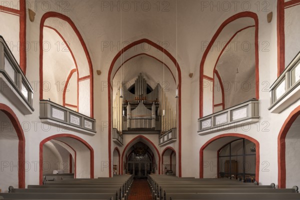 Siegen, Nikolaikirche, hexagonal interior, view of the organ