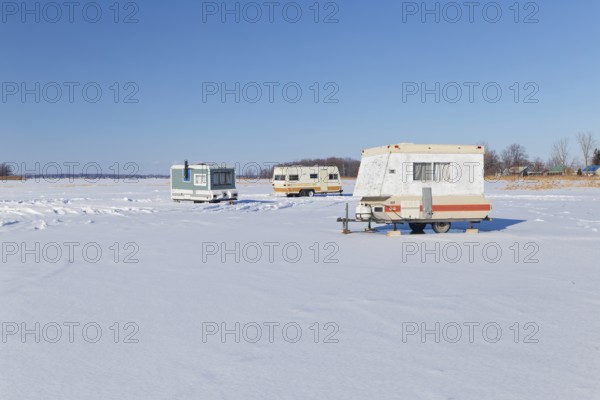 Winter, caravan trailer on the Saint Lawrence River, Province of Quebec, Canada, North America