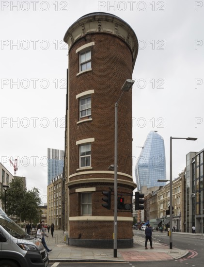 London, Southwark Road narrow brick head building with semi-circular end
