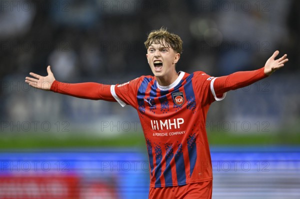 Paul Wanner 1. FC Heidenheim 1846 FCH (10) Gesture Gesture shouts, screams, Voith-Arena,