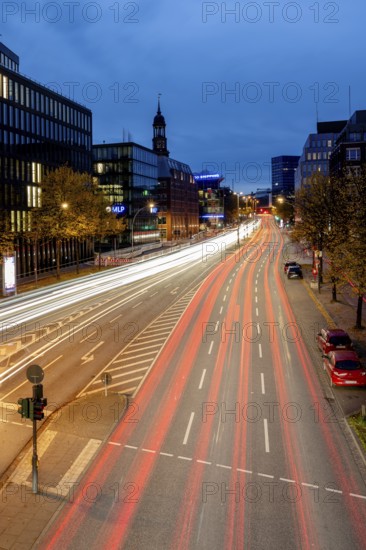View from Rödingsmarkt to Ludwig-Erhard-Straße and the main church St. Michaels (Michel) at blue