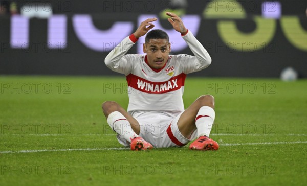Enzo Millot VfB Stuttgart (08) Disappointment disappointed after missed goal opportunity Gesture