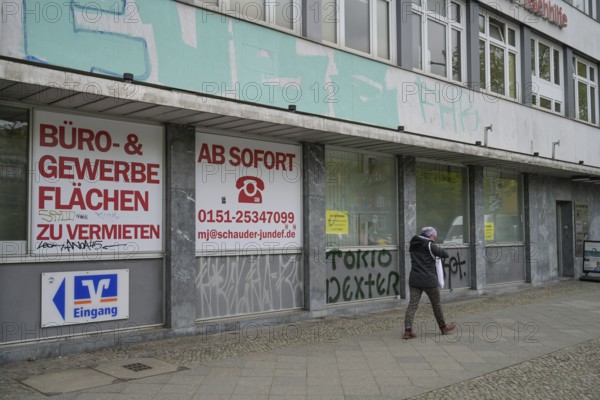 Vacancies, empty shop windows, commercial space for rent, Alt-Moabit, Moabit, Mitte, Berlin,
