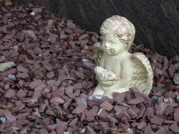 Small angel figure on a grave