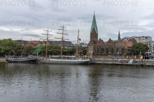 Promenade on the Weser with the sailing ship restaurants Dreimaster Alexander von Humboldt and