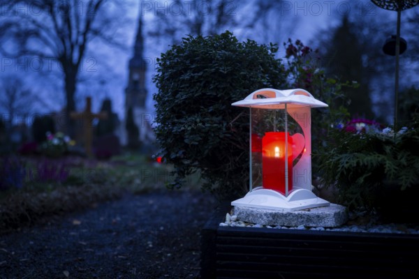 Grave lights on Sunday of the dead at the cemetery in Possendorf. Possendorf, Saxony, Germany,