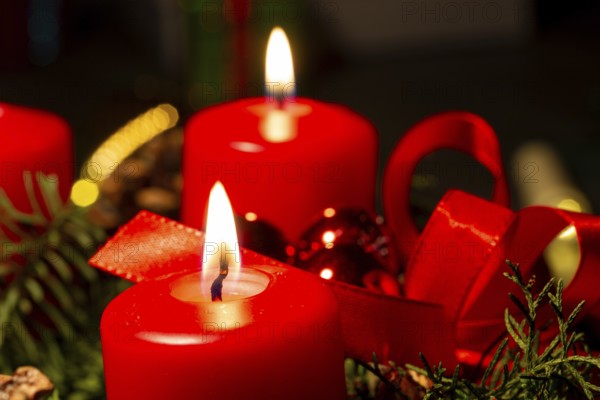 Advent greetings: Close-up of an Advent wreath with burning candles