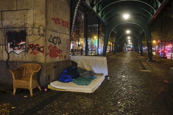 Germany, Berlin, 19.11.2024, Homeless camp under the underground viaduct (Magistratsschirm),