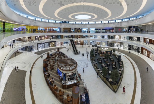 A picture of the Fashion Avenue at the Dubai Mall