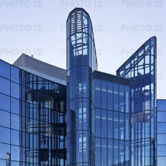 Modern, mirrored glass architecture, headquarters of Vantage Towers AG, Prinzenpark, Düsseldorf,
