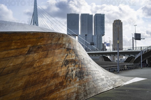 Artwork Twist & Shout by Martand Khosla, behind it the Erasmus Bridge and skyscrapers, Rotterdam,
