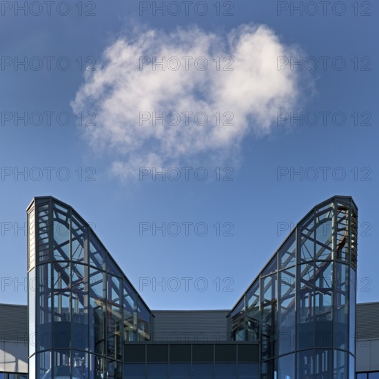 Modern, mirrored glass architecture, headquarters of Vantage Towers AG, Prinzenpark, Düsseldorf,