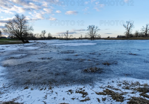 Icy waters on a winter's day in the floodplains of the Elbe valley near Beuster. Seehausen,