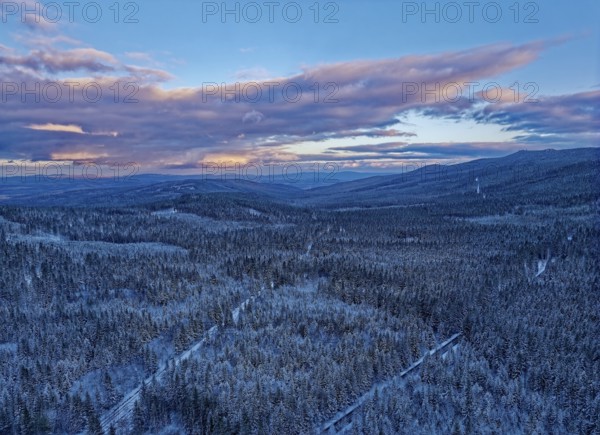 Huge wooded areas, mixed forest covered in snow, characterise the landscape between Szklarska