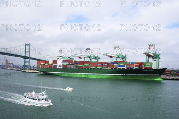 Cargo ship near the Vincent Thomas bridge completed in 1961 and opened to traffic1963, only