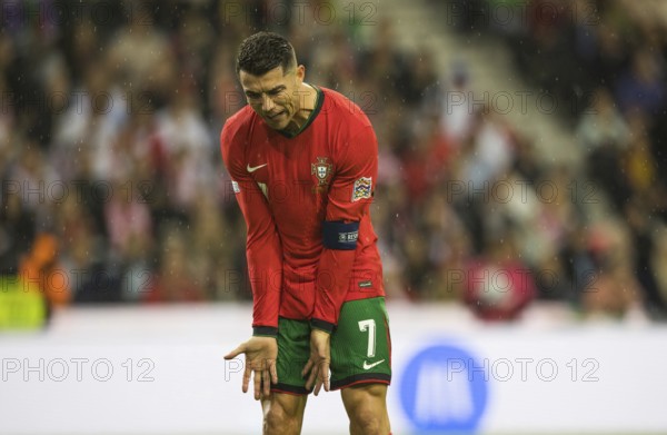 Football match, captain Cristiano RONALDO CR7 Portugal protests vigorously angry exaggeratedly