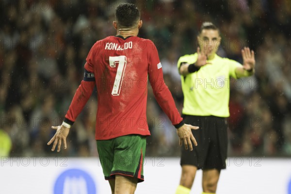 Football match, captain Cristiano RONALDO CR7 Portugal left, energetically protesting angrily with