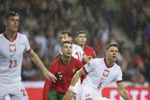 Football match, In the rain Cristiano RONALDO CR7 Portugal centre, in front of the upcoming corner