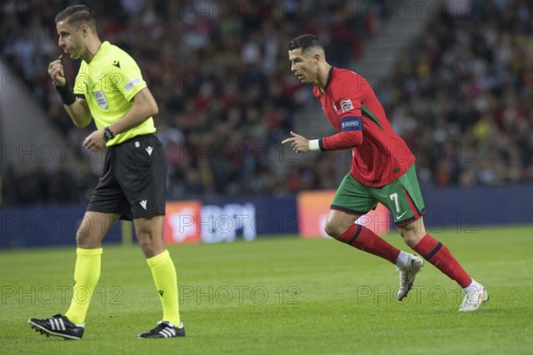 Football match, referee Donatas RUMSAS LTU left whistles for a free kick, captain Cristiano RONALDO