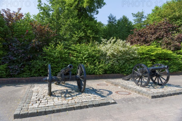 Cannons in front of the entrance to Sckloß Rotzebüttel, cultural core of the town of Cuxhaven