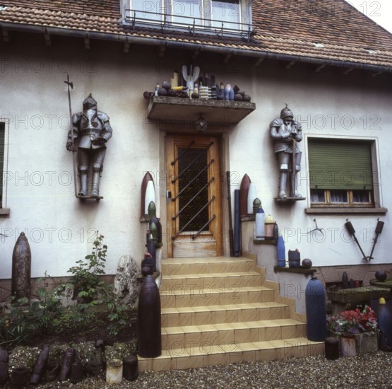 A bicycle tour through the Alsace, here on 11.05.1994 near Kayserberg, on a vineyard route is not