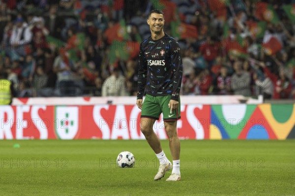 Football match, Cristiano RONALDO CR7 Portugal warming up in front of the match with his whole body