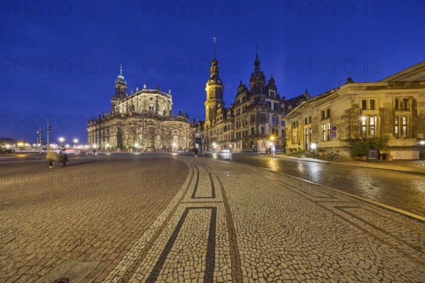 Cathedral Sanctissimae Trinitatis, Dresden Court Church, Royal Palace, Hausmann Tower, pedestrians