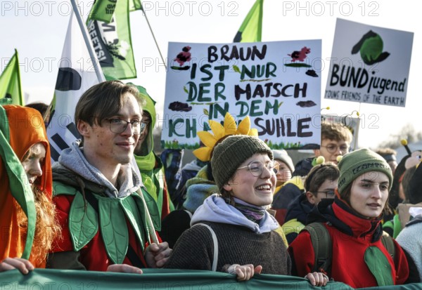 Thousands of demonstrators at the Wir haben es satt! Demonstration to demand a commitment and