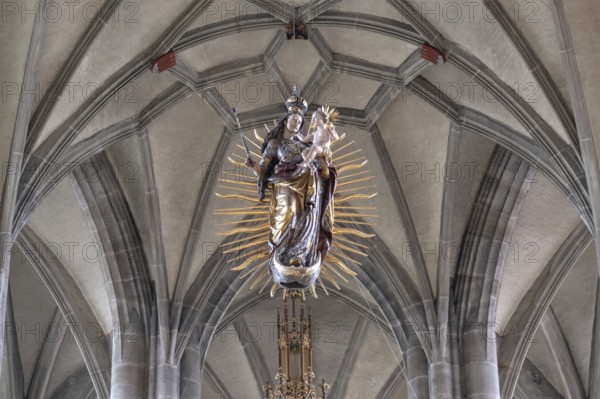 Sculpture of Mary with the infant Jesus under the netted vault in front of the high altar, late