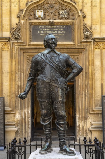 Statue of William Herbert, Earl of Pembroke in the courtyard of the Bodleian Library, University of