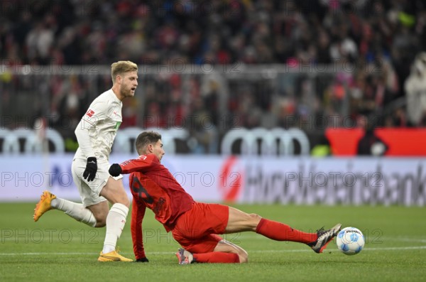 Duel, action Arne Maier FC Augsburg FCA (10) against Leon Goretzka FC Bayern Munich FCB (08)