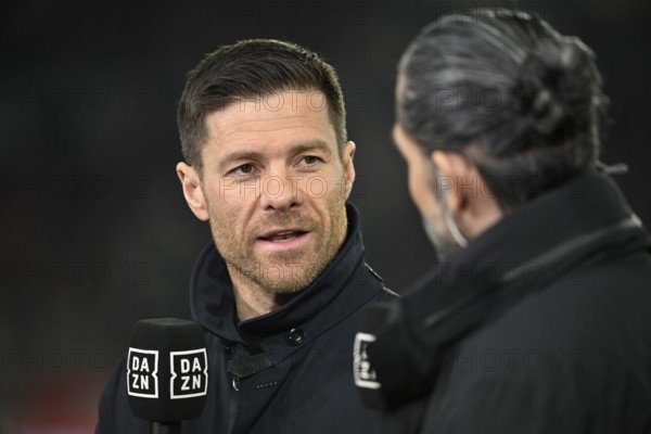 Coach Coach Xabi Alonso Bayer 04 Leverkusen Portrait in interview Microphone Micro Logo DAZN