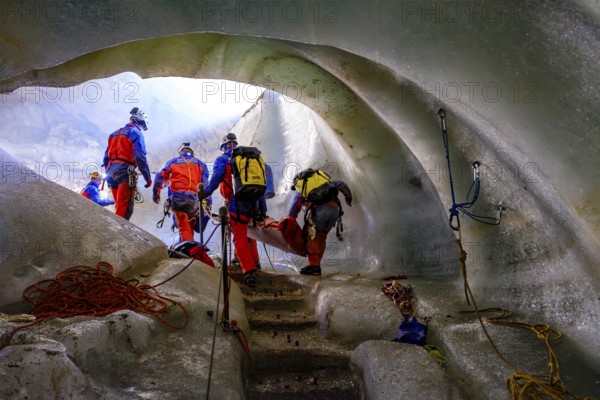 Cave rescuers from the Bavarian Mountain Rescue Service rescue an injured man from the Schellenberg
