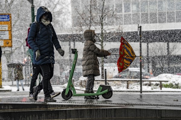Winter weather, heavy snowfall, city centre traffic, passers-by in the snow, North
