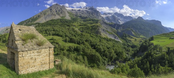 Glacier of the Meije group and stone hut, La Grave, Département Hautes-Alpes, France, Europe