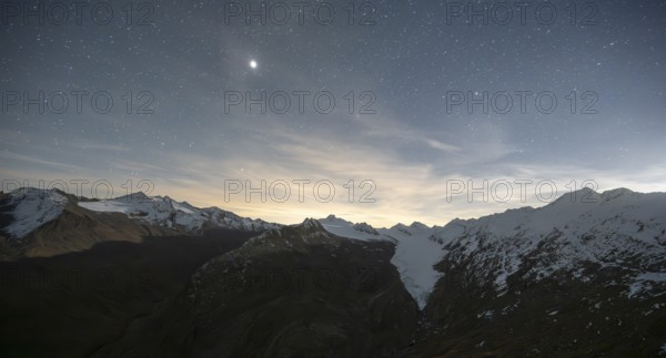 Starry sky with moon, mountain panorama and glacier, in autumn with snow, view of Gurgler Ferner