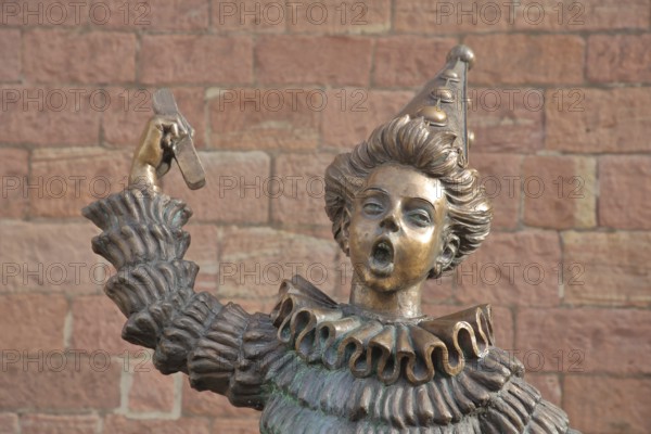 Sculpture of the Mainzer Klepper-Garde, jester with ruff, dancing, cheerful, arms, above, carnival,