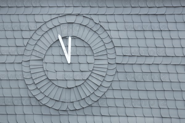 Slate wall with time, five minutes to twelve, symbol, time, clock, clock hand, grey, white,