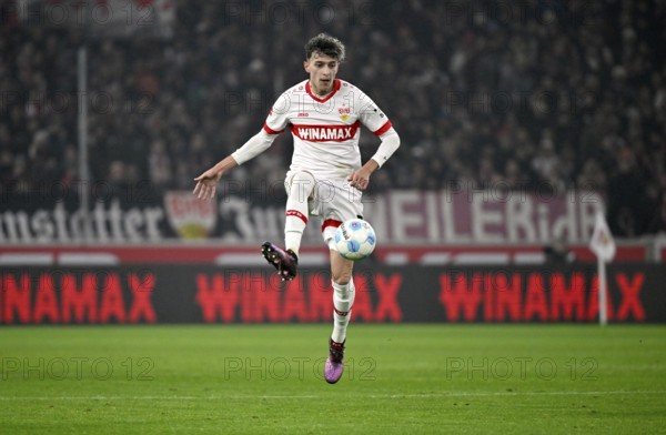 Ameen Al-Dakhil VfB Stuttgart (02) Action on the ball MHPArena, MHP Arena Stuttgart,