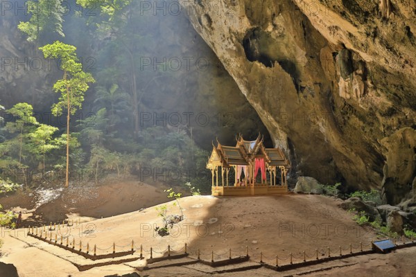 Phraya Nakhon Cave, Hua Hin, Prachuap Khiri Khan Province, Thailand, Asia